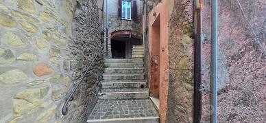 S. VITO ROMANO: BILOCALE RISTRUTTURATO