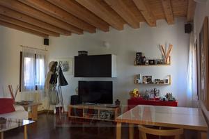 Appartamento su due piani in centro ad Este