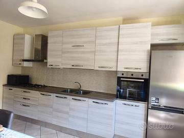 Cucina completa con elettrodomestici + frigorifero