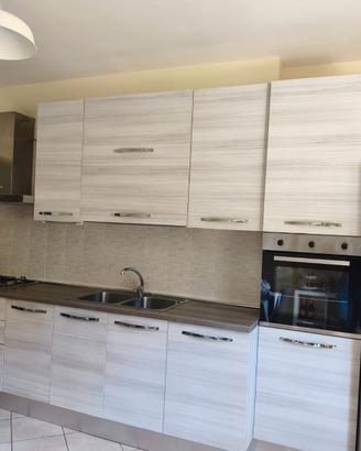 Cucina completa con elettrodomestici + frigorifero