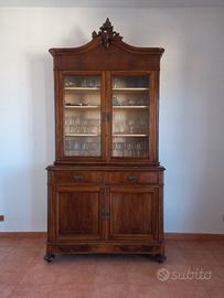 Credenza antica