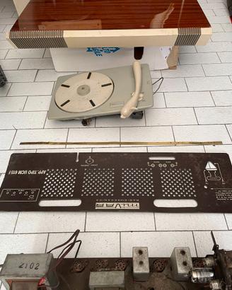 Radio d'epoca MIVAR mod Candia