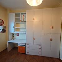 Cameretta completa con armadi libreria e scrivania