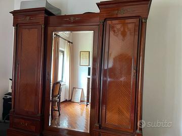 Armadio  gia smontato antico originale in legno