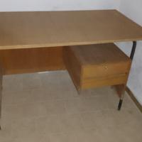 Scrivania tipo cattedra