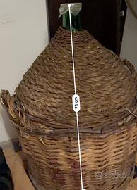 Damigiana in vetro con rivestimento in vimini