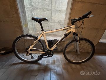 Bici mountain bike bianchi doss 4800