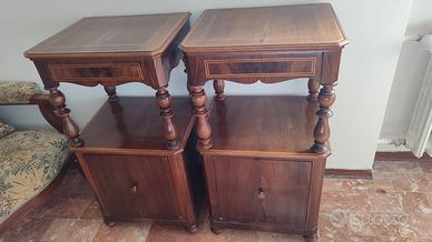 Coppia antichi comodini