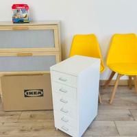 2 sedie + 2 cassettiere IKEA > SOLO RITIRO A MANO