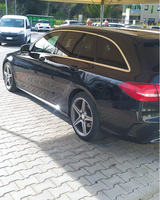 Auto Mercedes station wagon