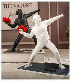 Statuetta in Resina - Flower Thrower ( Banksy )
