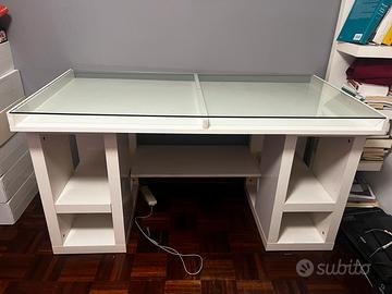 scrivania in legno e vetro