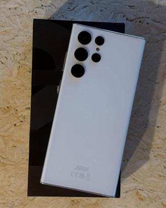 Samsung Galaxy S22 Ultra LEGGERE