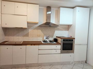 Cucina Componibile Colore Bianco / Bianco Neve