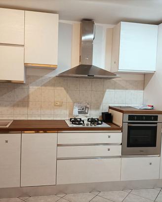 Cucina Componibile Colore Bianco / Bianco Neve