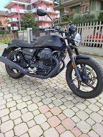 Moto Guzzi V7Stone