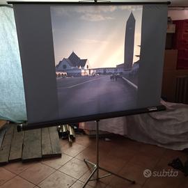 Proiettore diapositive,schermo di proiezione