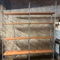 Libreria con ripiani in legno 280 cm x 235 cm (h)