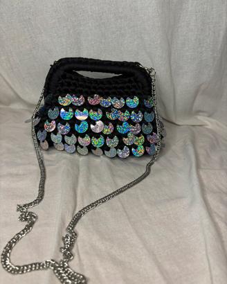 Borsa clutch nera con paillettes argento uncinetto