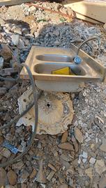 lavabo d'acciaio
