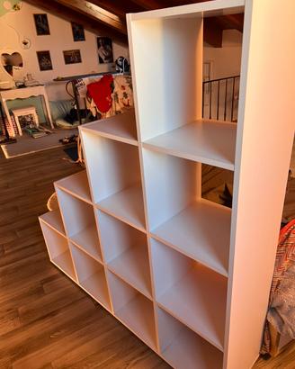 Libreria a cubi bianca