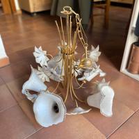 Lampadario con diffusori a fiore