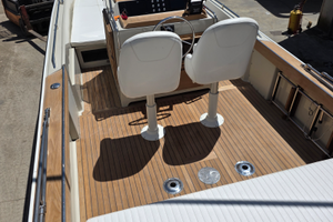 Boston whaler outrage 25