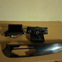 schermo navigatore con stereo e centralina bluet.