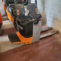 Transpallet elettrico 2000kg STILL uomo a bordo