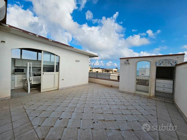 Appartamento con ampia terrazza vista mare S.Vito