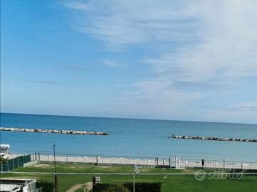 Appartamento sulla spiaggia con box auto privato