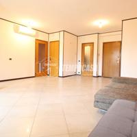 Appartamento ristrutturato con due camere e garage