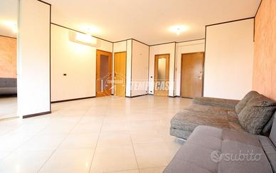 Appartamento ristrutturato con due camere e garage