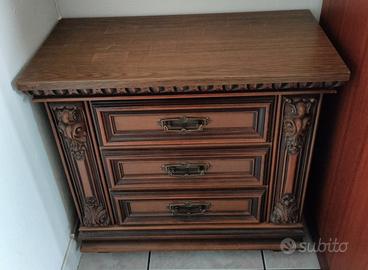 Comodini in legno con 3 cassetti