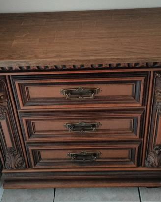 Comodini in legno con 3 cassetti