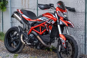 DUCATI HYPERMOTARD 821