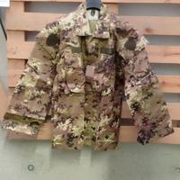 Uniforme da combattimento tipo vegetato