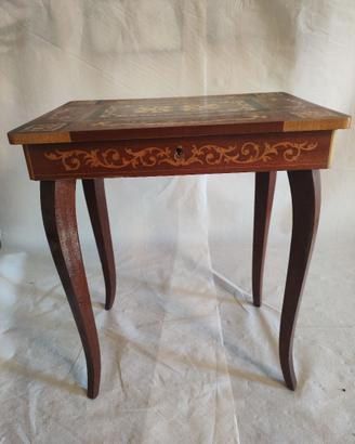 Tavolino portagioie con Carrillon