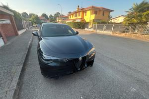 Alfa Romeo Stelvio 2023 - ultimo modello