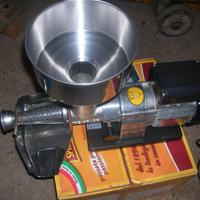 Macchina per conserva di pomodoro TRE SPADE v. 220