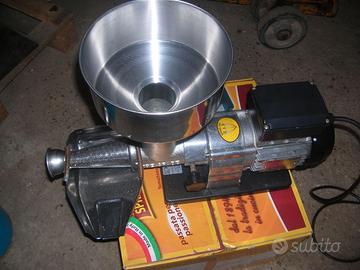 Macchina per conserva di pomodoro TRE SPADE v. 220