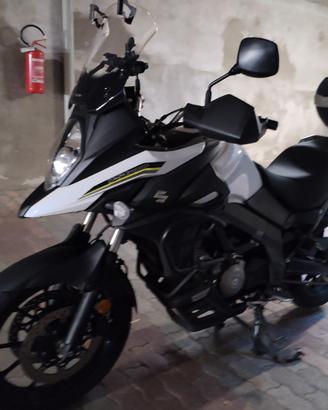 MOTO SUZUKI VSTROM  650