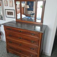 Cassettone con specchio