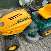 Trattorino tagliaerba/rasaerba