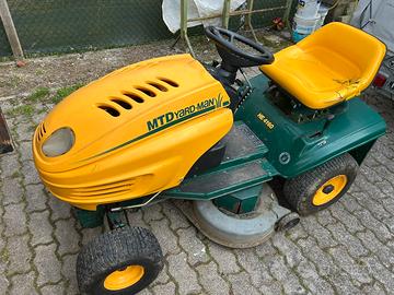 Trattorino tagliaerba/rasaerba