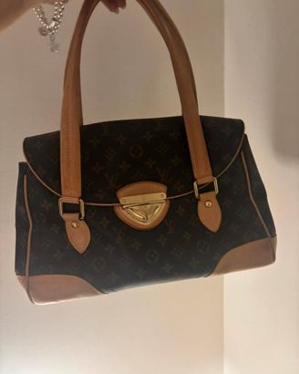 Borsa e portafoglio Vuitton