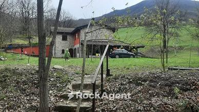 VARSI (PR) - PORZIONE DI PROPRIETA' VILLA INDIPEND