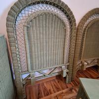 Testate letti singoli,cassettone,comodino.