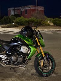 Kawasaki Z750 R (2008) accessoriata e pronta