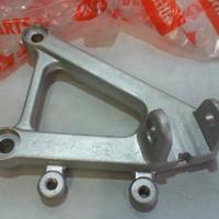 SUPPORTO DX PEDANA PILOTA RSV - TUONO 1000 APRILIA